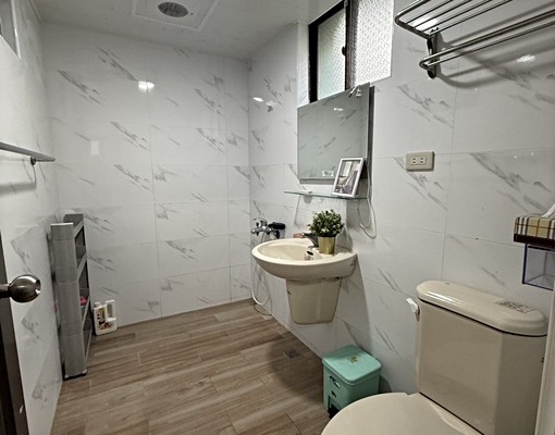 高雄小余🐟中央公園│漢神百貨│高雄流行音樂中心│分租套房 - Image 7