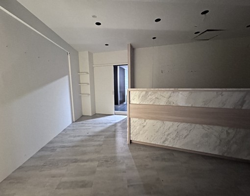 租💎周卓玲⭐建工商圈3角窗金店面美美的不用裝潢 - Image 3