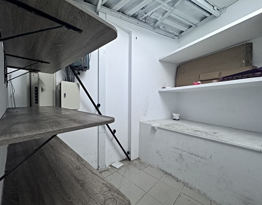 租💎周卓玲⭐建工商圈3角窗金店面美美的不用裝潢 - Image 15