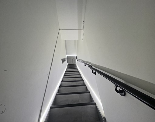 租💎周卓玲⭐建工商圈3角窗金店面美美的不用裝潢 - Image 13