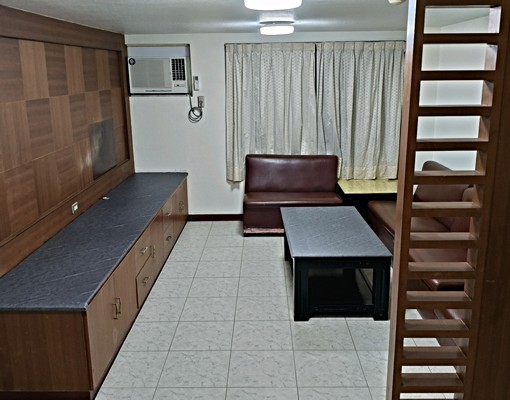 摩登大廈樓中樓 - Image 2