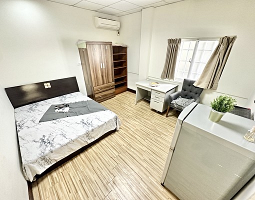 一中商圈✨可租補✨陽台獨洗✨只剩這間✨無敵秒殺 - Image 1