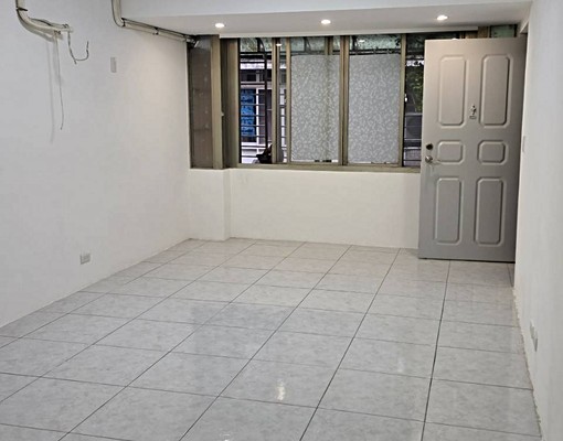 近新台五路旁~近行政中心~汐止火車站~國泰建設~低樓層二樓 - Image 1