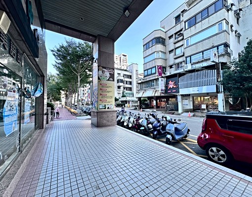 藝文1+2樓大面寬店面⭐️租金承可議⭐️使用坪數350坪 - Image 8
