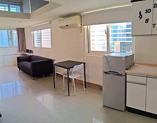 高鐵特區樓中樓邊間陽光套房 - Image 1