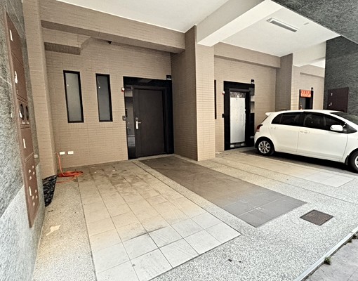 上楓國小黃昏市場🔥可雙租補🔥整棟透天別墅四房🔥平車 - Image 1