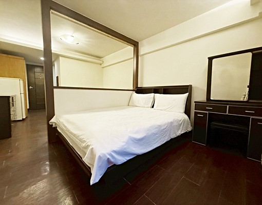 近捷運中山【優質獨戶】獨立陽台★警衛管理★垃圾代收 - Image 2