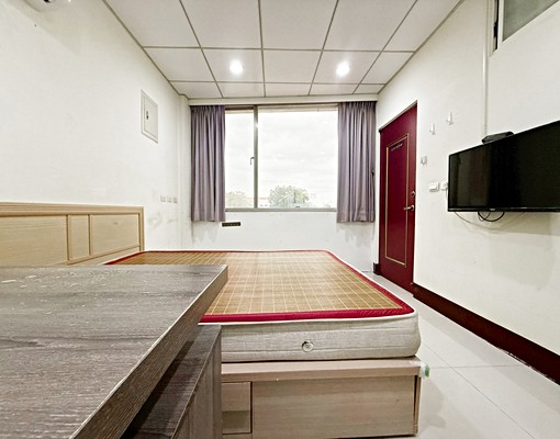 大龍街商圈【超值租案】採光優★飲水機★乾溼分離 - Image 1