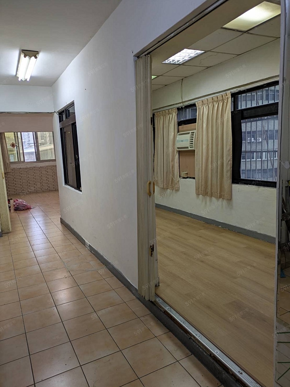 臥室一(在走道旁)