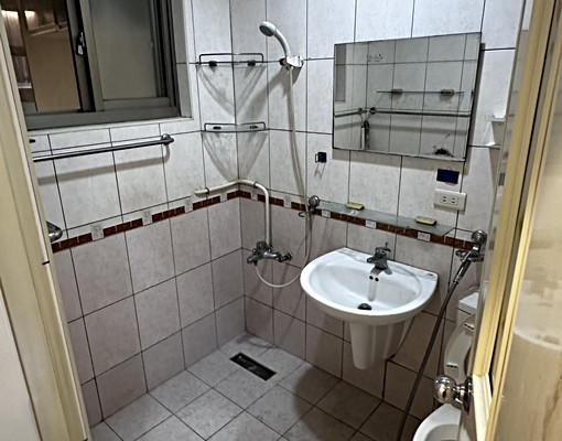 蘆洲捷運3+1房/可租補免服務費 - Image 6