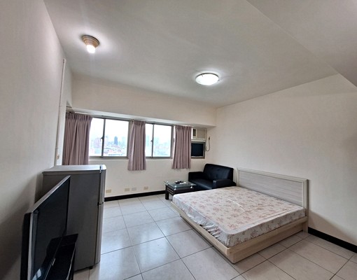 三重國小捷運6分。全日保全。电梯12坪大套房。採光棒 - Image 1