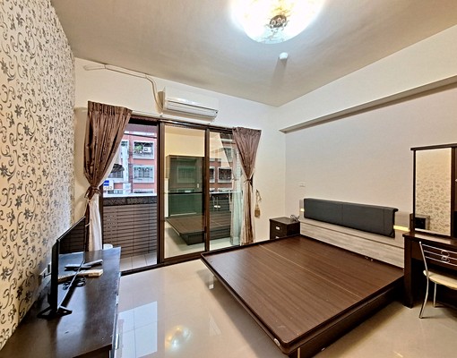 三重國小捷運5分。新社區。电梯獨立套房+獨立大陽台+附機車位 - Image 1