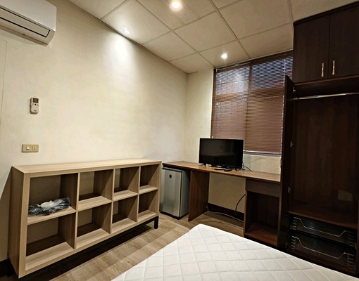 正中山東路,近中原大學,戶戶有窗 - Image 2