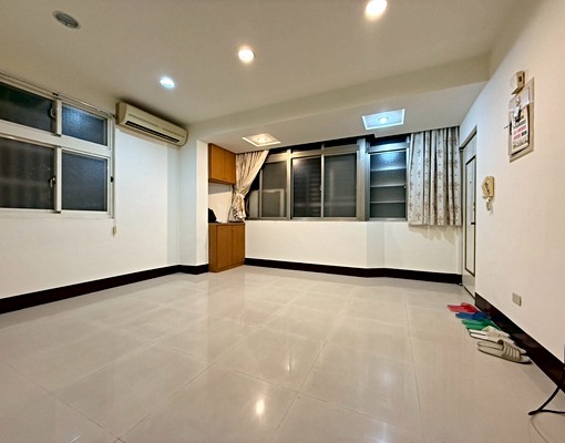 萬坪公園*新泰路2+1房* - Image 1