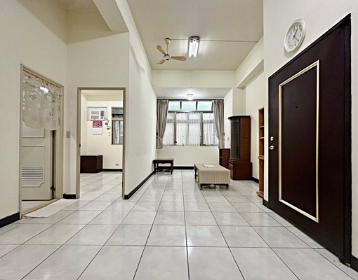 可租補.近捷運三和國中站.挑高3米6.三和國中對面.電梯三房 - Image 1