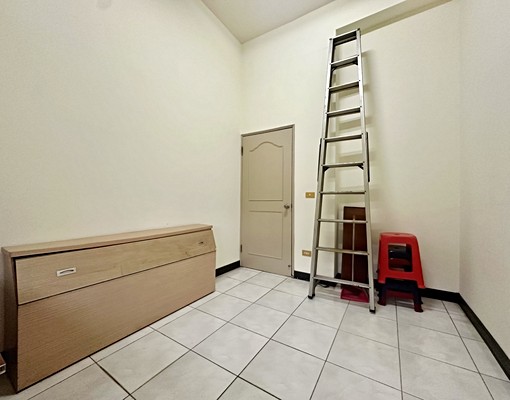 可租補.近捷運三和國中站.挑高3米6.三和國中對面.電梯三房 - Image 4