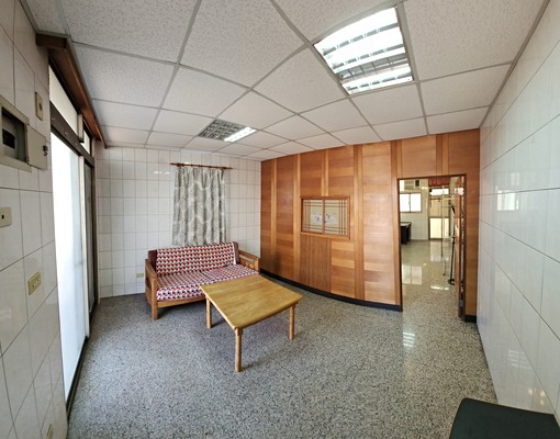 近三和捷運站,生活機能佳,適合年輕上班族。 - Image 1