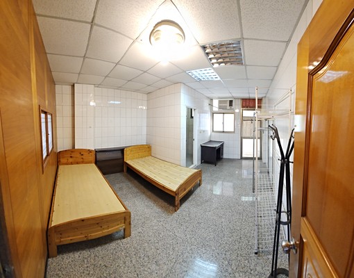 近三和捷運站,生活機能佳,適合年輕上班族。 - Image 2