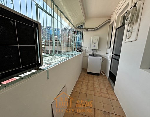 板橋全新裝潢三房美寓(可報稅可租補) - Image 4