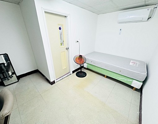 龍山寺站/秒殺、全新變頻、小資首選、有電梯、水泥牆 - Image 2