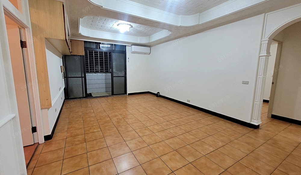 客廳另一視角。