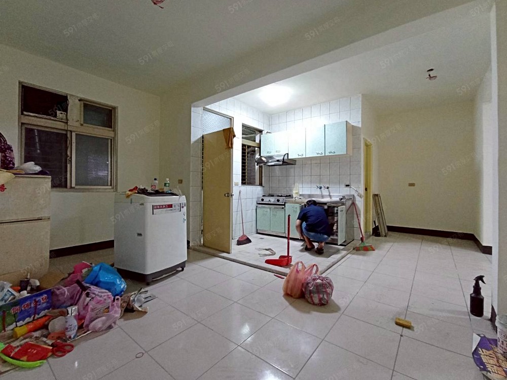 有廚房和後陽台