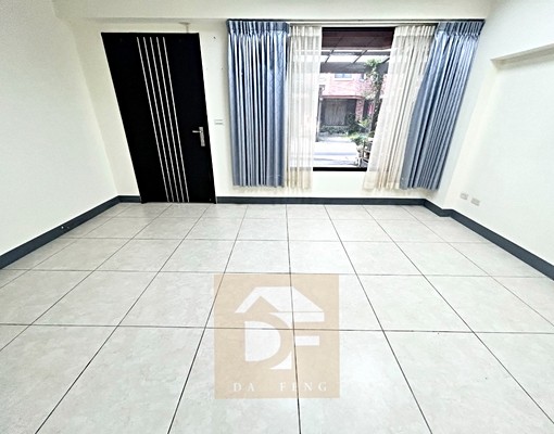 【香山中華路透天】竹南台積電十分鐘 - Image 2