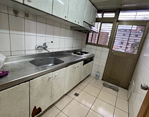 八里農會對面樓下公車站牌 - Image 6