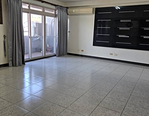 經國商圈優質3房+平面車位出租 - Image 1