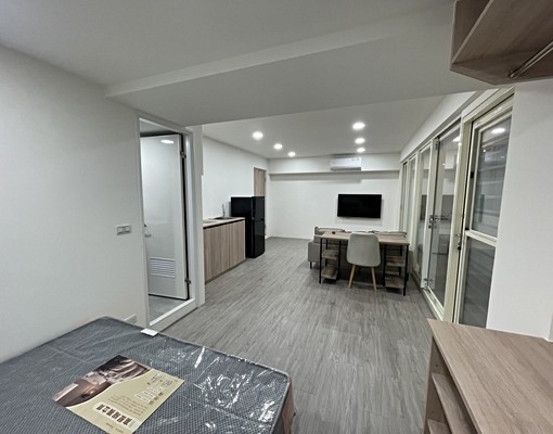 中山商圈,全新租補套房,大陽台, - Image 2