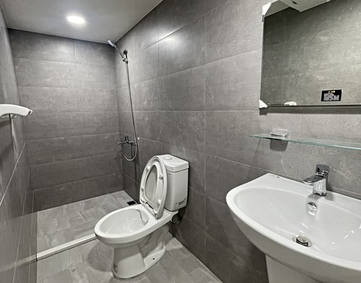 中山商圈,全新租補套房,大陽台, - Image 4