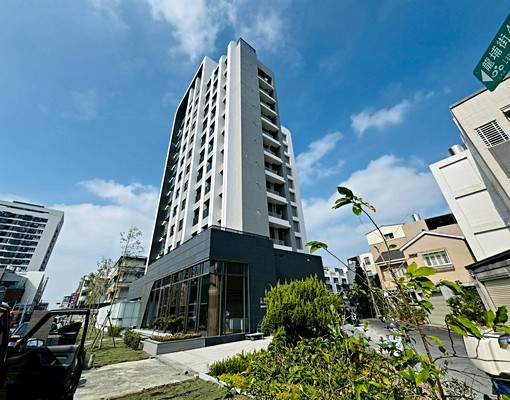 興城團隊|南科首選全新兩房兩衛全配平車 - Image 1