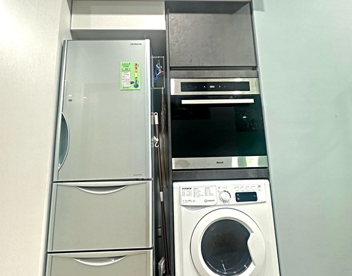 台北中正博愛特區,近西門町在中山堂正對面,鬧中取靜精品住宅. - Image 9