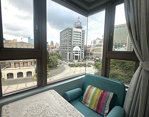 台北中正博愛特區,近西門町在中山堂正對面,鬧中取靜精品住宅. - Image 10