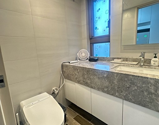 台北中正博愛特區,近西門町在中山堂正對面,鬧中取靜精品住宅. - Image 15