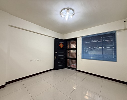 💰新竹近商圈西大路透天5房門前停車💰 - Image 4