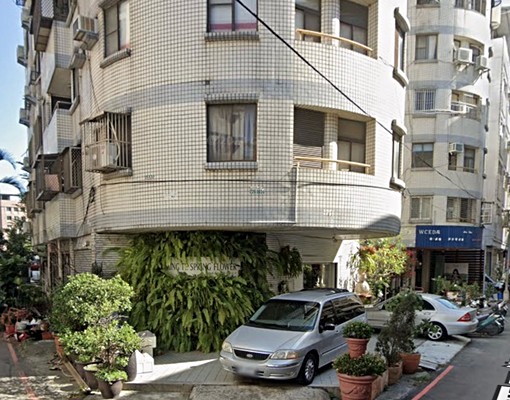 文心櫻花重慶商圈/巷內三角窗大店面1~2樓三房/可營登停三車 - Image 1