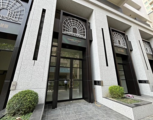 榮總商圈*絕佳地點1+夾+2樓*金店面 - Image 1