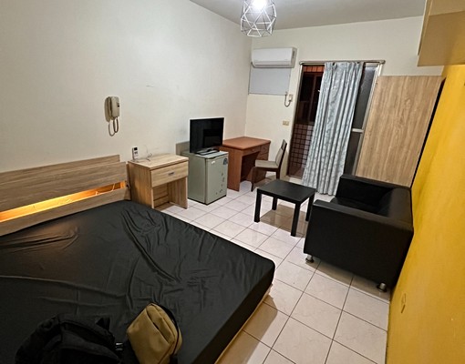 逢甲商圈電梯陽台套房-獨洗獨曬附室內專屬機車位 - Image 1