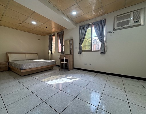 前站商圈獨立大套房有4個對外窗有包網路、第四台 - Image 3