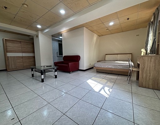 前站商圈獨立大套房有4個對外窗有包網路、第四台 - Image 2