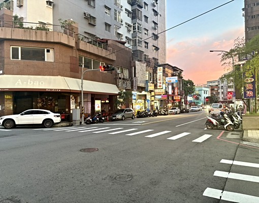 北區漢口曉明儷晶套房一卡皮箱入住~9800元含管 - Image 9