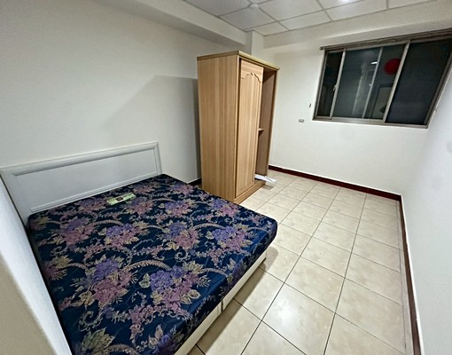 中正路/可租補兩房/採光明亮通風佳/房子重新粉刷整理/ - Image 2