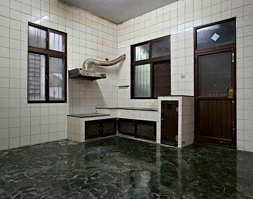 大面寬透天整棟出租門口停車超大空間(可租補) - Image 6