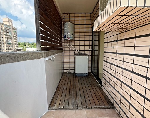 東區蘭潭國小大陽台大套房 - Image 5