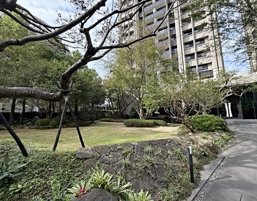 富人高級住宅區高樓層 - Image 1