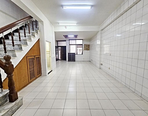 ★★★誠信小施🏠近大橋國中車庫透天 - Image 1