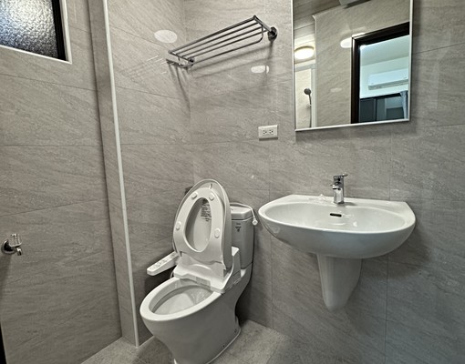 東區德高|全新兩房平車|有心好談 - Image 5