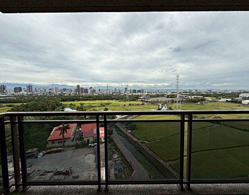 嶺東彩虹城2🍷面七期3房🌈絕美景觀含管理費近精科.工業區 - Image 4