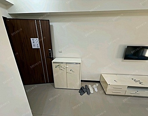 市政府站大遠百附近/優質社區三房休旅車位/可租補有泳池採光好 - Image 2